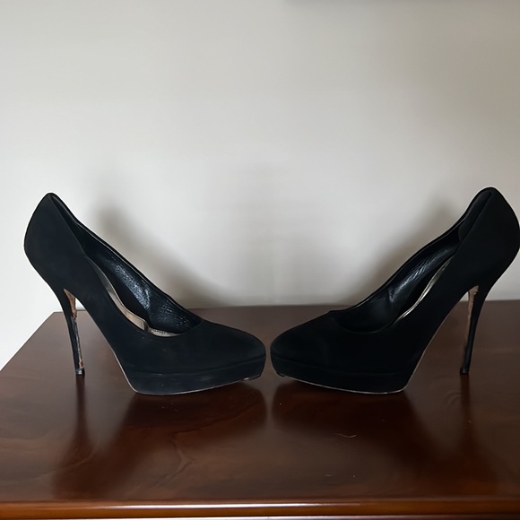 Gucci suede platform heels. Used condition. Size 40.5  5” heel 1” platform. - Picture 2 of 7